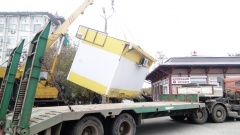 Сотрудники горзеленхоза продолжают демонтировать незаконно установленные торговые объекты на территории города Элисты