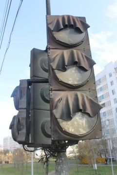 На перекрестке улицы Сухэ-Батора и 7-го микрорайона установлен новый светофор