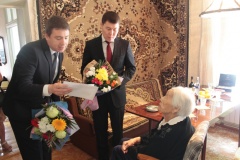 Глава Администрации города Элисты Окон Нохашкиев поздравил труженика тыла Сусуеву Галину Алексеевну с 90-летием.