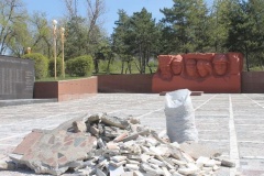 Продолжается реконструкция мемориального комплекса «Вечный огонь» в Элисте