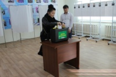 Проживающие в Элисте граждане Туркменистана выбирают Туркменбаши