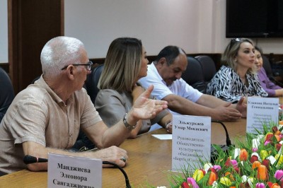 В Администрации Элисты прошла встреча с руководителями национальных диаспор