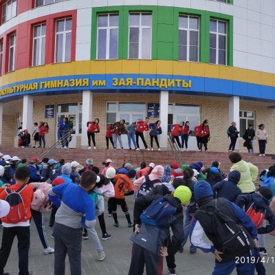 В Калмыцкой этнокультурной гимназии имени Зая-Пандиты прошел традиционный спортивный праздник «Будь здоров!»