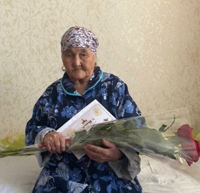 Сегодня свой 100-летний юбилей отмечает элистинка Шикря Цереновна Хейчиева.