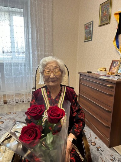 Сегодня свой 100-летний юбилей отмечает элистинка Матрена Манджиевна Бадмаева