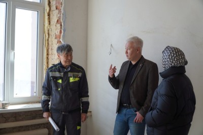 Глава Администрации города Элисты Шафран Тепшинов осмотрел ход капитального ремонта школ №2, 20, 23