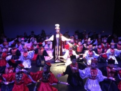 На сцене Национального драматического театра прошла премьера школьного спектакля «Легенда о железной птице»