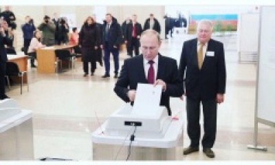 Кандидат в президенты России, действующий глава государства Владимир Путин проголосовал на президентских выборах, передает «Интерфакс»