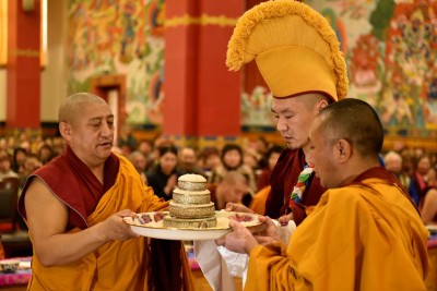Делегация города Элисты приняла участие в церемонии пуджи долгой жизни Шаджин-ламы Калмыкии Тэло Тулку Ринпоче