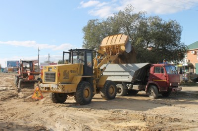 Работники МБУ "ДУ "Элиста-Автодор" продолжают ремонт дорог в городе.