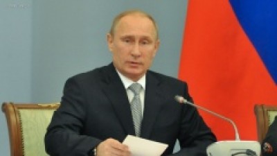 Президент России Владимир Путин предложил ввести с 2018 года ежемесячные выплаты семьям при рождении первого ребенка до достижения им полутора лет.