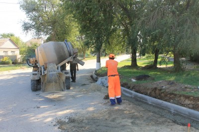 В Элисте активно продолжаются работы по ремонту дорожного покрытия.