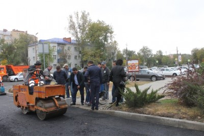 Сегодня первый заместитель сити-менеджера Денис Ишкеев в составе рабочей группы выехал осмотреть дорожно-ремонтные работы по ул. Ленина.