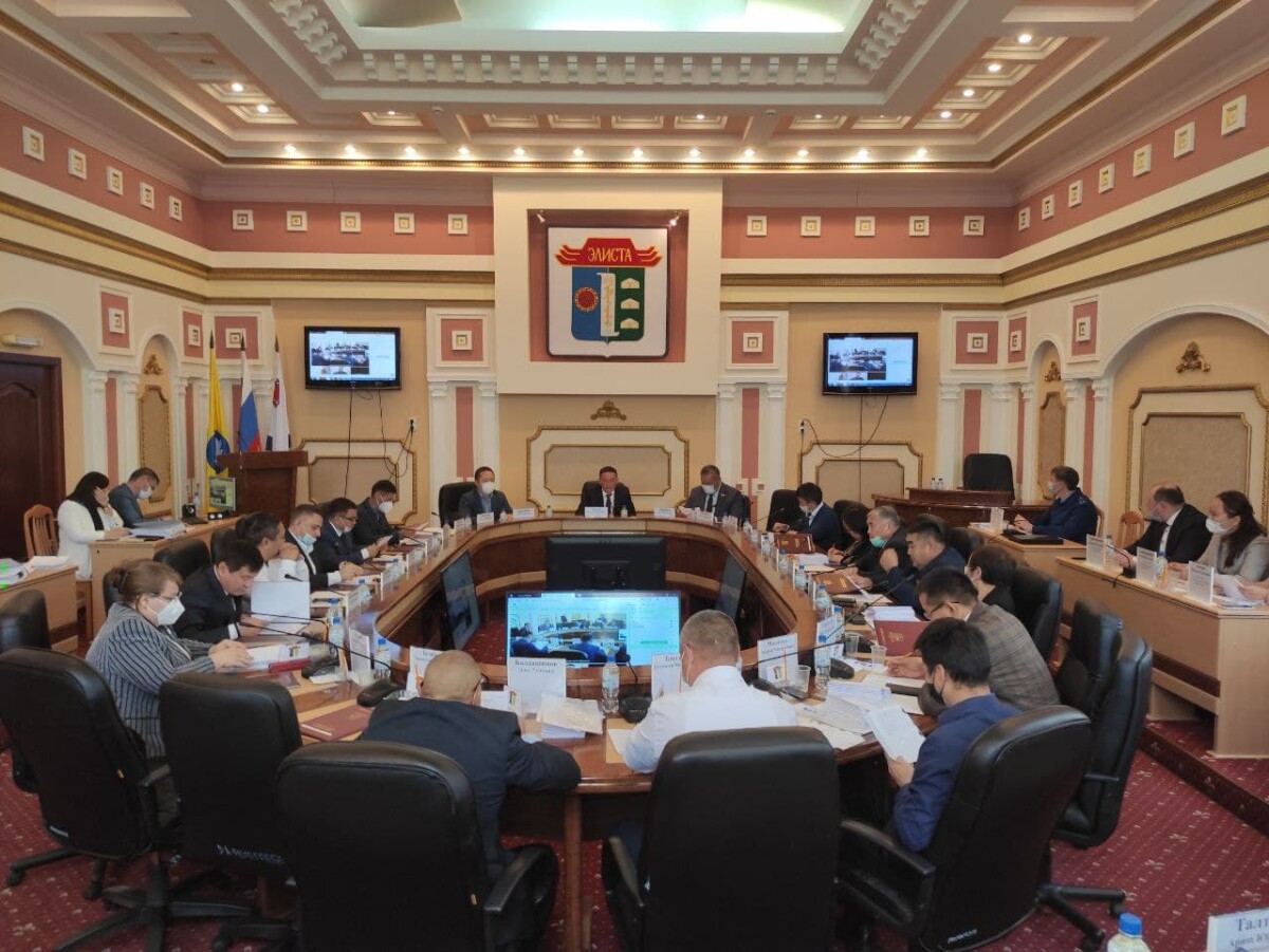 Депутаты Элистинского городского Собрания шестого созыва приняли участие в 25 очередном заседании