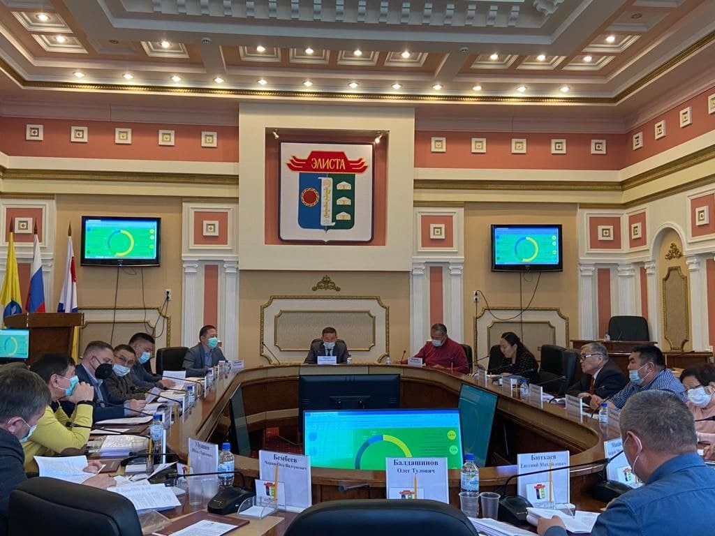 Руководитель муниципалитета Дмитрий Трапезников принял участие в работе Комиссии Элистинского городского Собрания по бюджету города на предстоящий период