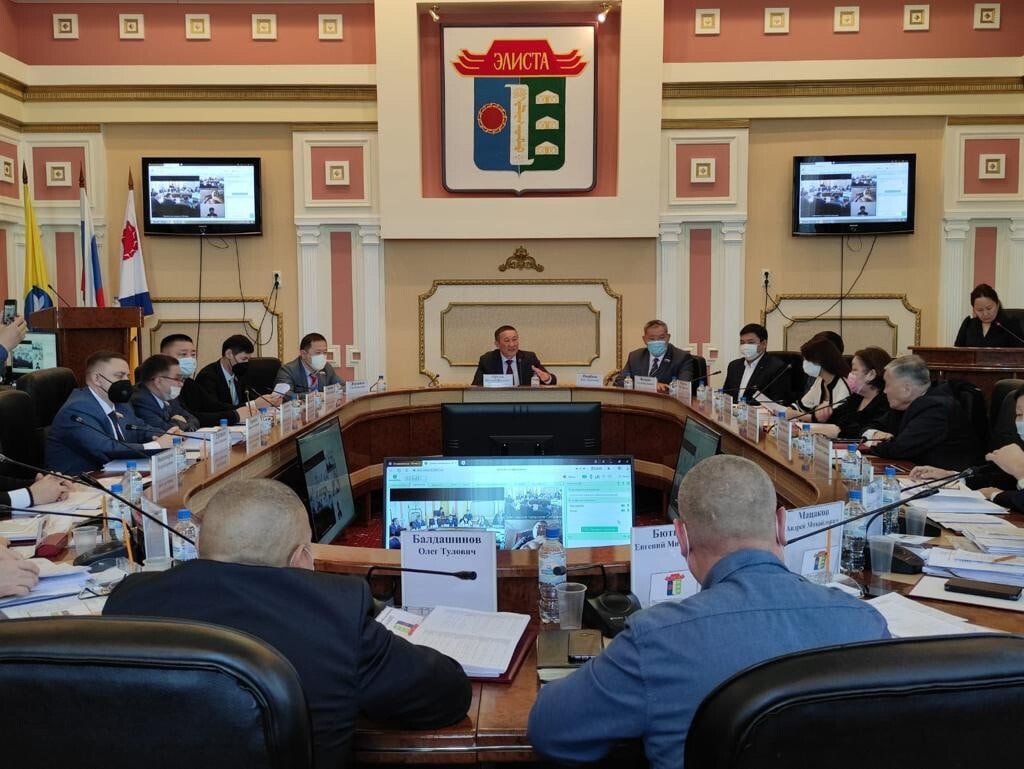 Принят бюджет города Элисты на 2022 и плановый период 2023-2024 гг