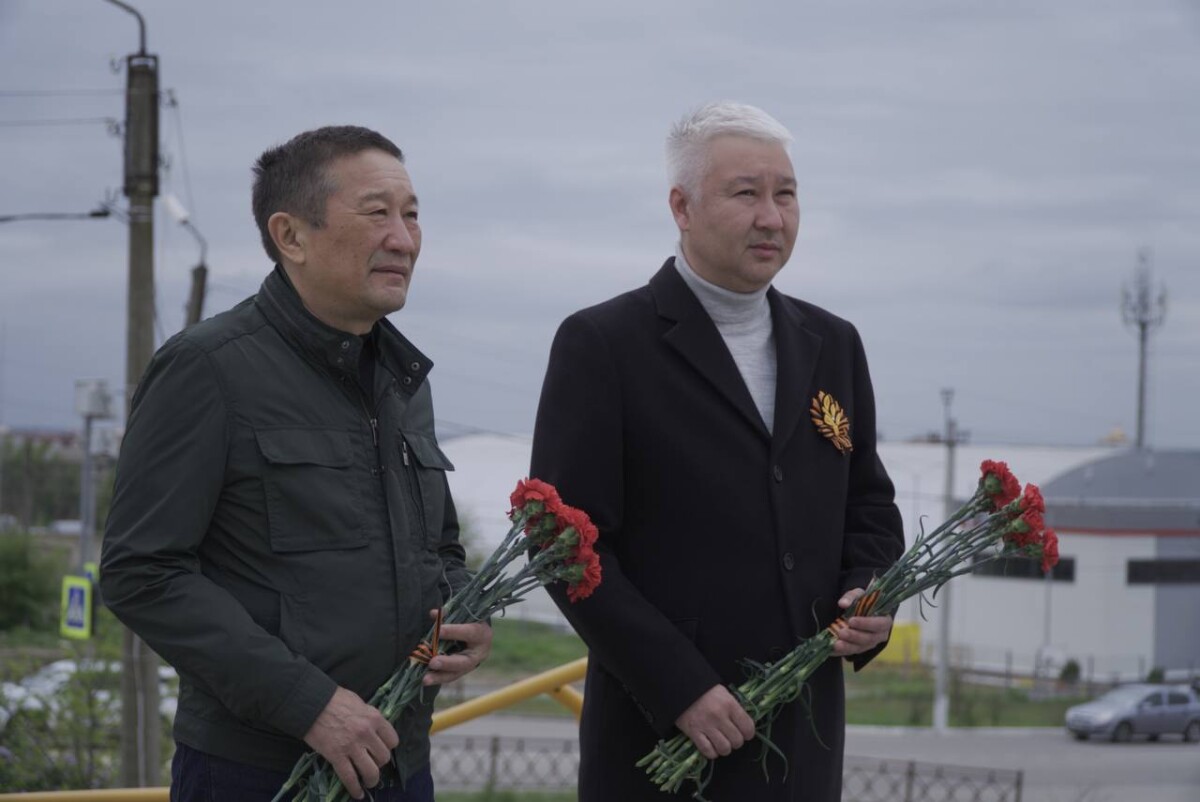 Возложили цветы к памятникам, посвященным Великой Отечественной войне