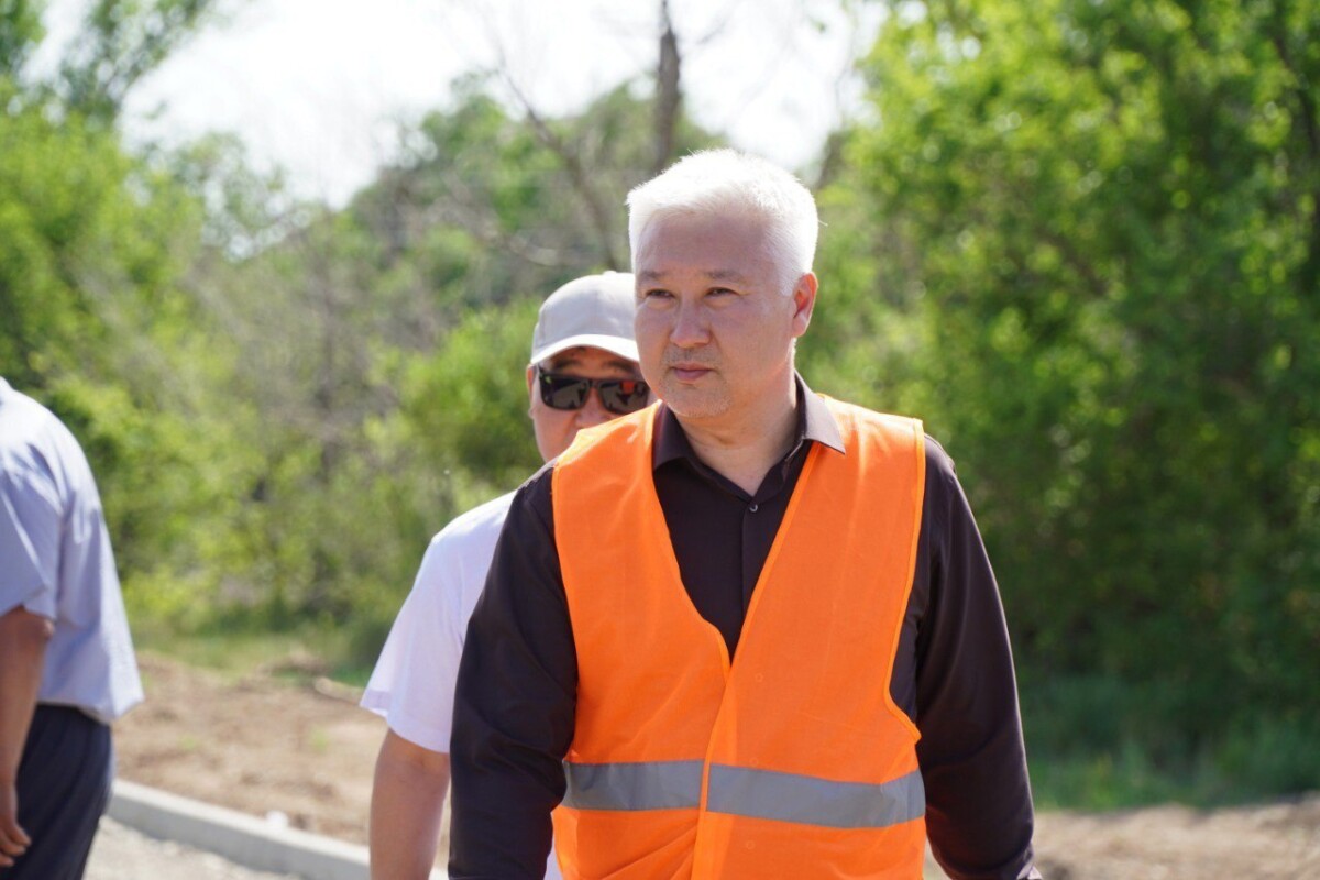 Глава Администрации Элисты провел осмотр ремонта дорог