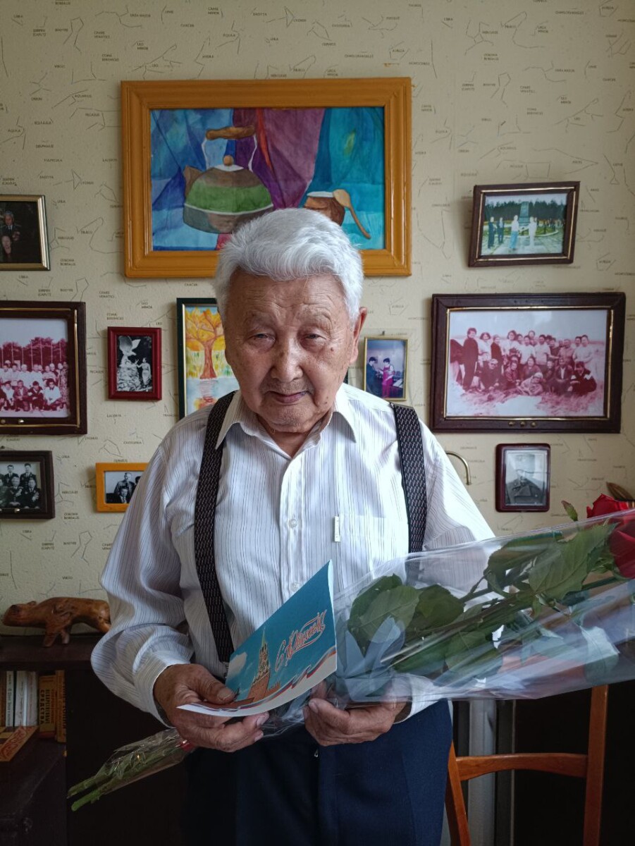 Сегодня 90 летний юбилей отмечает ветеран Великой Отечественной войны - труженик тыла Бадма Субботынович Асанов.