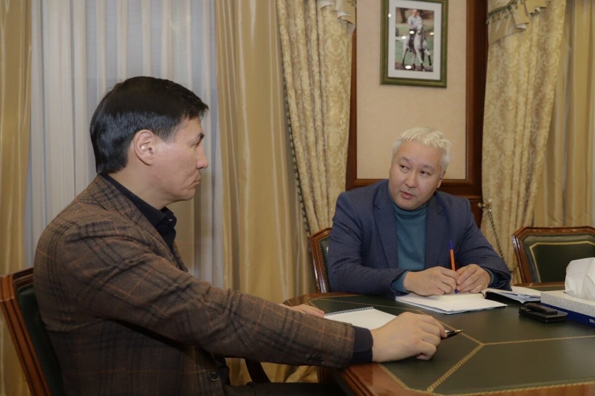 Сегодня Глава Калмыкии Бату Хасиков провел встречу с Главой Администрации города Элисты Шафраном Тепшиновым