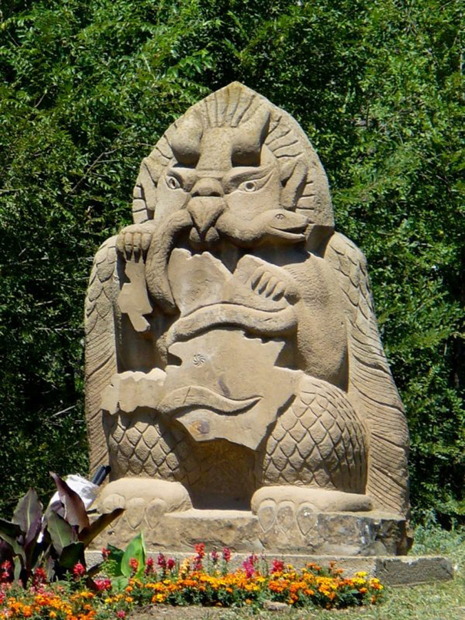 Скульптура «Гаруди-хранитель»
