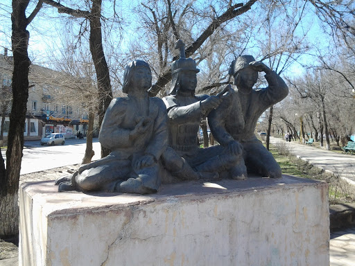 Скульптурная композиция «Три маленьких богатыря»